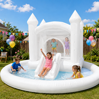 Château gonflable commercial blanc avec toboggan et piscine aquatique pour fêtes d'enfants, événements en plein air et entreprises de location