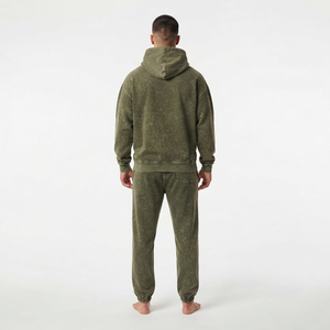 Conjunto Deportivo para Hombre al por Mayor, Oversize, Verde Oliva con Lavado Ácido, Sudadera con Hombros Caídos y Bolsillo Canguro, Pantalón Jogger a Juego con Cordón Ajustable - Product Image 2