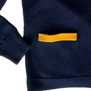 Créez des logos personnalisés bleus et dorés sur des pulls cardigan unisexes, des lettres brodées, des articles tricotés pour les sororités et les fraternités. - Product Image 3