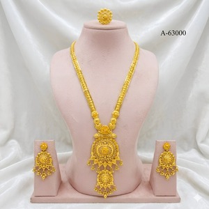 Elegant Brass Gold-Plated Floral <b>Rope</b> <b>Chain</b> Choker Necklace Set with Matching Earrings for Wedding Festive Occasions-Model 23189 - Product Image 4
