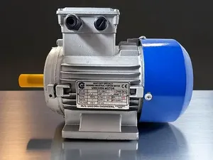 Moteur électrique robuste monophasé à induction, montage sur bride, corps en aluminium haute performance, pour usage industriel. - Product Image 3