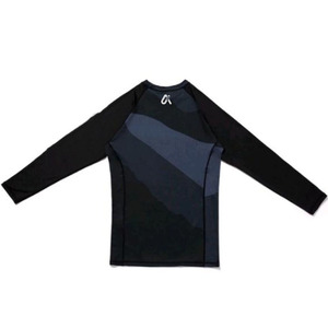 Camiseta de compresión de manga larga con sublimación en el panel lateral y diseño de corte y sierra - Product Image 4