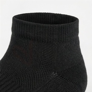 Chaussettes ras du cou pour hommes, couleur unie, tricotées, respirantes, en coton, polyester et élasthanne, pour usage quotidien en automne, style classique - Product Image 4
