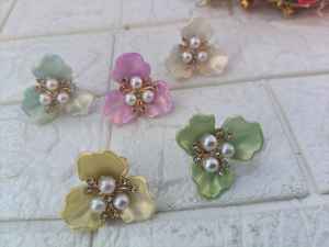 Gajra Acrílica para Boda India con Anillo, Combo para Joyería de Nikah, Mehndi y Haldi |   Talla única |   Regalo para Ella |    Envío Gratis - Product Image 6