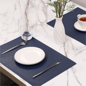 Set de table moderne en cuir PU imperméable, résistant à la chaleur, antidérapant, lavable, essuyable, bleu marine, pour restaurant - Product Image 1