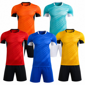 Ensemble de maillots de football personnalisés en sublimation violette, respirant, à séchage rapide, uniforme de football pour hommes adultes, tenue d'entraînement - Product Image 3