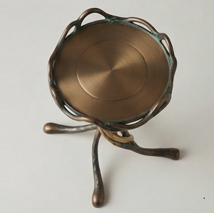 Portavelas Decorativo de Metal con Pátina de Bronce, Bandeja Redonda Ondulada, Patas Retorcidas, Decoración para el Hogar - Product Image 2