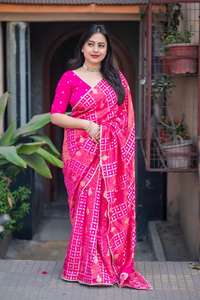 Nuevo y Elegante Sari de Algodón Crepé Banarasi Puro con Diseños de Zari, Encaje Moti, Sin Arrugas, de Secado Rápido, para Fiestas, Diwali y Uso Casual - Product Image 2