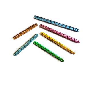 Kit d'instruments chirurgicaux orthopédiques vétérinaires portables pour chevaux, comprenant un ensemble de plaques étroites en acier LCP de 5,0 mm (6 pièces) et 50 vis LCP de 5 mm - Product Image 5