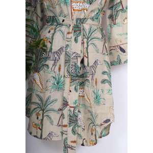 ชุดเดรสผู้หญิงผ้าฝ้าย 100% ระบายอากาศได้ดี เป็นมิตรกับสิ่งแวดล้อม ลายพิมพ์บล็อกดอกไม้ สำหรับงานกลางคืน/งานทางการ แขน 3/4 คอวี แต่งรูระบายอากาศ - Product Image 6