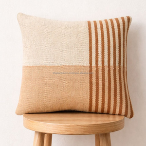 Housse de coussin lombaire longue beige moutarde tissée à la main, motif rayé color block, coussin décoratif texturé pour canapé - Product Image 2