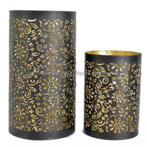 Ensemble de bougeoirs votifs ronds décoratifs pour la maison en fer de 2 pièces avec revêtement intérieur en poudre noire dorée et extérieure finie - Product Image 2