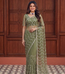 Sari indien traditionnel ethnique de créateur pour mariage, avec broderie en résille lourde et travail de sequins, pour femme, coupe tendance - Product Image 1