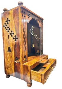Chapelle de prière traditionnelle en bois avec sculpture de swastika |   Pooja Ghar de table avec plateau coulissant |   Vente en gros B2B Inde - Product Image 5