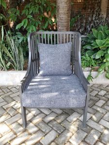 Elegante y Cómoda Silla de Exterior Moderna de Madera de Teca Maciza con Listones para Uso en Villas, Cojín Gris Oscuro - Product Image 2