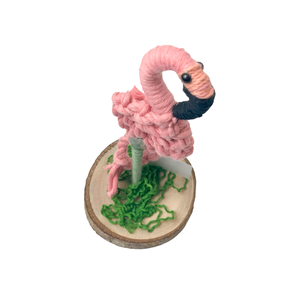 Jouet flamant rose en crochet fait main, design décoratif par JNC Macrame pour chambre de bébé - Product Image 5