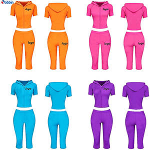 Conjuntos de Mujer Personalizados con Logotipo de Diamantes de Imitación, Ropa Casual de Calle, Chaqueta de Manga Corta de Algodón y Pantalones Capri, Conjunto de 2 Piezas - Product Image 5