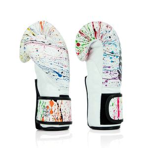 ถุงมือชกมวย Fairtex แบบสั่งทำขายส่ง สำหรับมืออาชีพ น้ำหนักเบา สำหรับฝึกซ้อมและแข่งขัน ปิดด้วยแถบตีนตุ๊กแก เหมาะสำหรับมวยไทยและซานด้า - Product Image 3