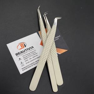 Pince à épiler japonaise en acier inoxydable personnalisée avec nom de marque Pince à épiler professionnelle testée à la main - Product Image 5