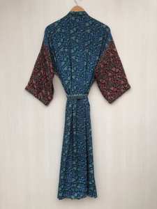 Kimono japonais vintage en pure soie pour femme, grande taille, doux et confortable, idéal pour la plage, les fêtes, comme cache-maillot ou robe de soirée bohème. - Product Image 6