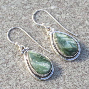 925 boucles d'oreilles en argent Sterling massif haute qualité forme de poire à la main pierre précieuse séraphinite avec naturel - Product Image 3