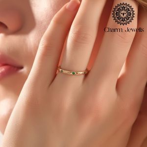 Bague de fiançailles unisexe en argent sterling plaqué or 22 carats avec moissanite taille coussin, sertie à griffes, certifiée IGI, 3 g, Charm_Jewells - Product Image 2