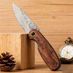 Cuchillo Plegable de Caza Hecho a Mano de Alta Calidad y Durabilidad, Personalizado, de Acero de Damasco, con Mango de Madera Personalizado - Product Image 1