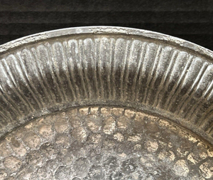 Assiette de présentation en métal argenté texturé avec motif grainé, design rond élégant pour mariage, banquet, fête et décoration de table à domicile - Product Image 6