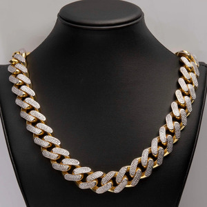 Chaîne Hip-Hop Diamantée Haute Demande, Collier Statement Iced Out, Bijoux pour Hommes et Femmes, Mode Streetwear, Disponible à la Vente - Product Image 3