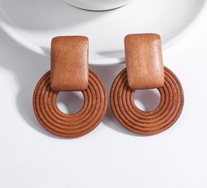 Pendientes colgantes geométricos de madera, artísticos y ligeros, para uso diario y casual, joyería festiva hecha a mano para mujer - Product Image 2