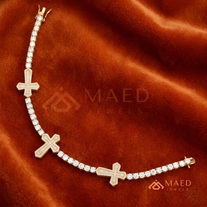 สร้อยข้อมือเทนนิสประดับมอสซาไนต์สีทอง สร้อยข้อมือแบบโซ่หรูหรา ประดับเพชร แฟชั่นเครื่องประดับสำหรับผู้หญิง - Product Image 1