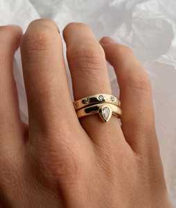 Bague empilable en or massif 14K 18K avec diamant de laboratoire taille poire conique de 7,5 mm, sertie clos, solitaire, bijoux modernes pour le quotidien, vente en gros - Product Image 2
