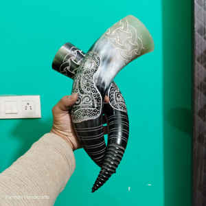 Corne à boire viking de luxe, grande, sculptée à la main, avec revêtement alimentaire sûr et anti-fuite, en corne de bœuf, à prix avantageux - Product Image 2