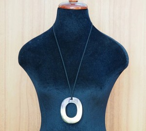 Pendentif en corne de buffle de qualité supérieure, bijoux naturels durables, design artisanal pour les marchés de la mode et les boutiques de détail - Product Image 4