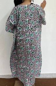 Vestido Kaftán de Algodón Estampado para Mujer con Diseño Artístico de Inspiración Tradicional y Silueta Fluida - Product Image 5