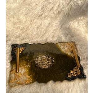 Plateau de service/plateau de toilette en résine personnalisable – Décoration de luxe pour la maison ou les cadeaux, design géode fait main. - Product Image 1