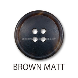 Decoración de cuero pulido de 4 agujeros de varios colores de forma única para abrigos Botón de búfalo natural Prendas de lujo de la India con - Product Image 2