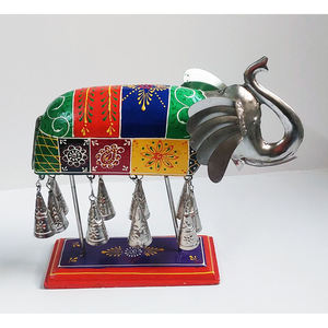 Clochettes d'éléphant en fer peintes à la main sur le thème de l'art indien moderne – Élégantes pour la maison et le bureau - Product Image 1