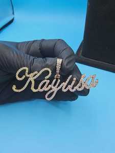 จี้ชื่อ Kaylisa ชุบทอง 18K ประดับเพชรโมอิสซาไนต์ทรงกลมเจียระไนแบบเหลี่ยม ดีไซน์ตัวอักษรหรูหราสีโรสโกลด์ ของขวัญสำหรับทุกเพศ - Product Image 3