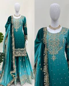 Ensemble de costume Sharara en soie Chinon de qualité supérieure pour femmes – Robe Plazo brodée de sequins et de fils Dori pour mariage avec dupatta - Product Image 5