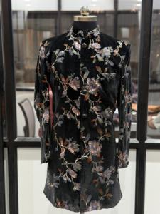 Sherwani de Seda Negra para Hombre con Bordado Floral, Traje Tradicional de Boda, Largo Medio, Corte Regular, Estilo India Pakistán - Product Image 1