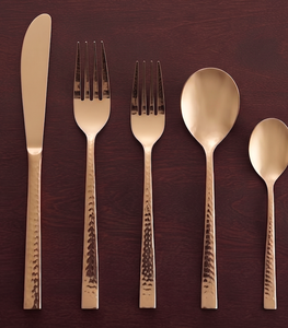Juego de cubiertos de acero inoxidable con acabado dorado martillado, con textura martillada, para restaurantes, hoteles y vajilla de mesa para el hogar. - Product Image 1