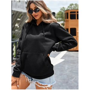 Sweat à capuche noir pour femme avec logo personnalisé, style streetwear décontracté, haut de gamme, fabriqué sur mesure par Twin City - Product Image 3