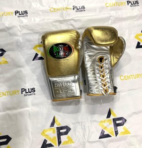 Guantes de Boxeo Personalizados OEM con Cordones, de Cuero Vacuno Genuino, en Dorado y Plateado Metálico, con la Frase 'No Boxing No Life', Modelo CP-BG-274 - Product Image 1