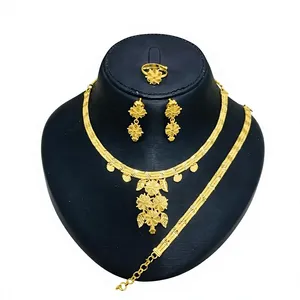 Conjunto de Joyería Clásico para Mujer, Chapado en Oro, con Colgante de Latón con Diseño Floral en Cadena de Caja - Product Image 1
