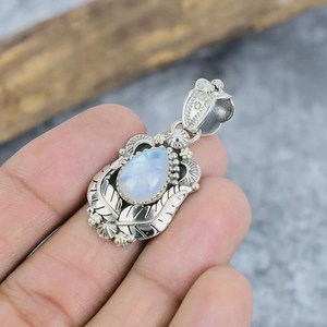 จี้มูนสโตนธรรมชาติ เงินแท้ 925 พลอยสีรุ้ง งานแฮนด์เมด ของขวัญสุดหรูสำหรับเธอ - Product Image 4