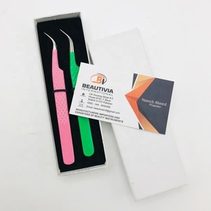 Pinzas curvadas en J personalizadas profesionales, aplicador de fibra de extensión de pestañas de acero inoxidable sostenible, grabado en Punta fuerte - Product Image 4