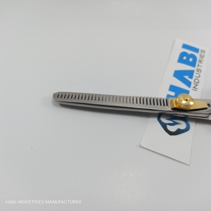 กรรไกรตัดผม Habi Industries รุ่น HI-HCS-1300 แข็งแรงทนทาน ใบมีดคมกริบ ปลั๊กแบบ EU สำหรับช่างมืออาชีพและใช้ในบ้าน - Product Image 3