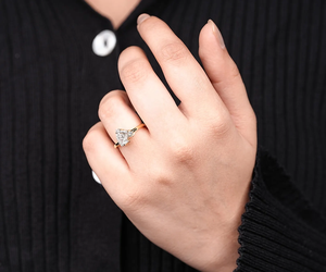 Anillo de compromiso y boda personalizado para ella, de oro macizo de 10k, 14k o 18k, con diamante cultivado en laboratorio con corte de cabeza de caballo, de lujo, para mujer. - Product Image 5