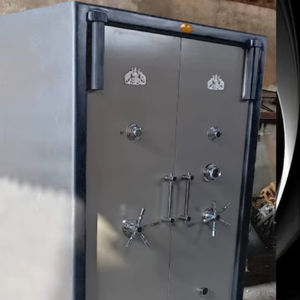 Armoire de rangement industrielle robuste en métal sur mesure pour entrepôt et usine - Product Image 1